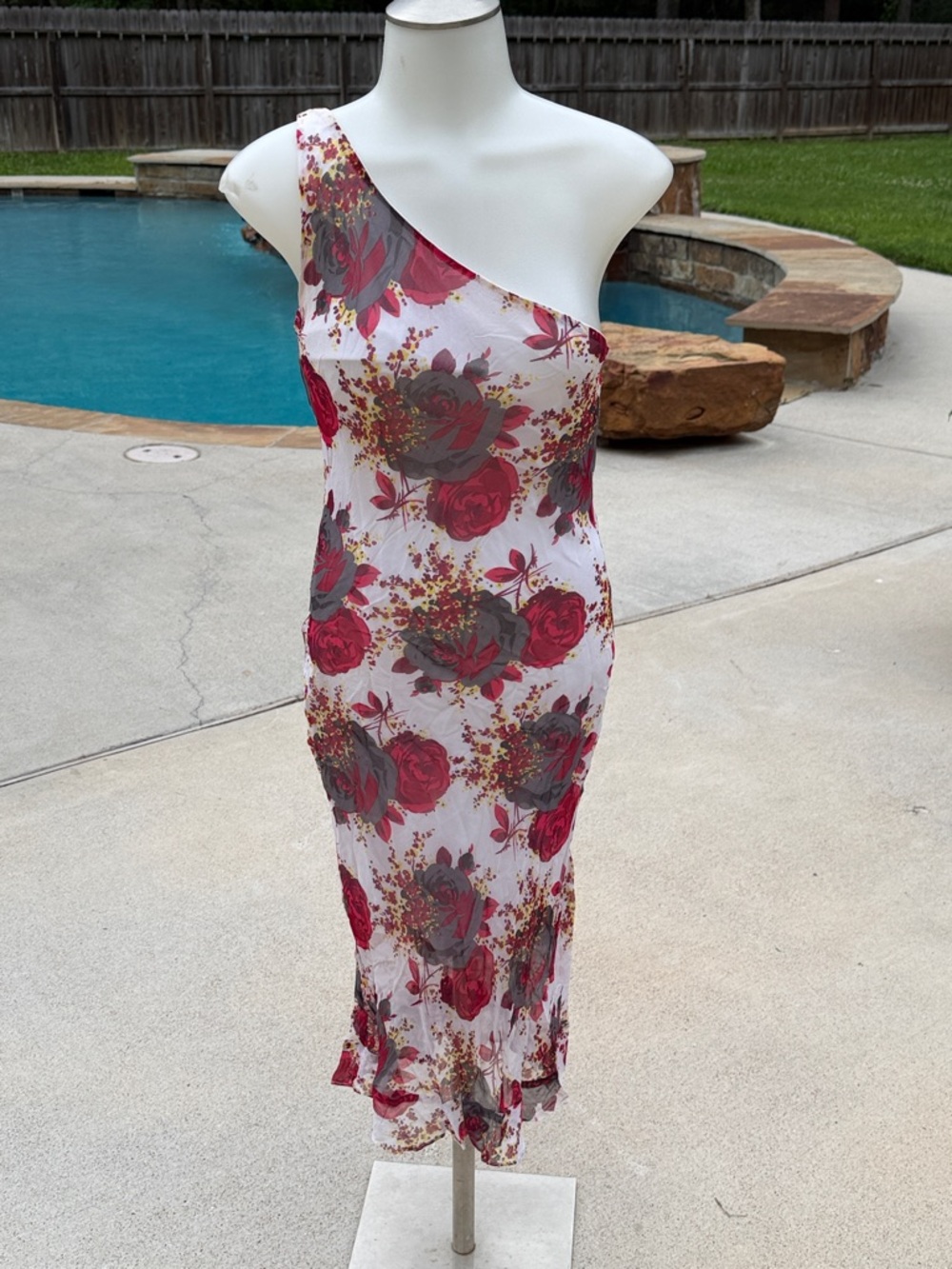 One-Shoulder Red Rose Print Midi Dress Medium